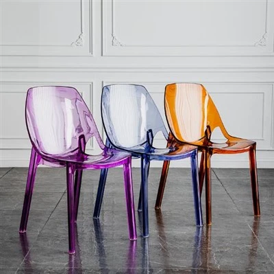 Monobloc transparentna stolica
